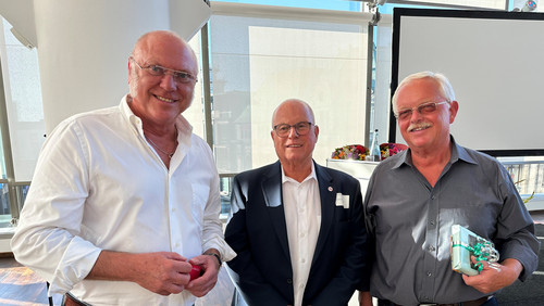 Im Austausch waren (von links) Dr. Ulrich Schneider (Hauptgeschäftsführer des Paritätischen Gesamtverbands), Joachim Wittrien (1. Vorsitzender und SoVD-Vizepräsident) sowie der scheidende Vorstand des Paritätischen in Bremen Wolfgang Luz.