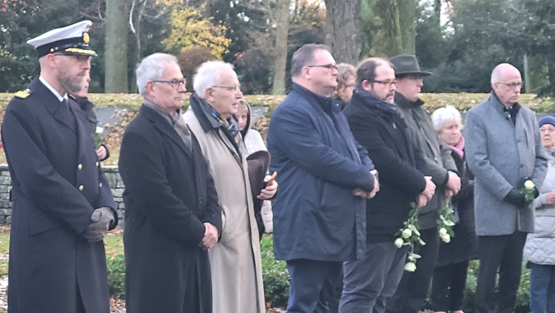 Teilnehmende an der Gedenkveranstaltung 