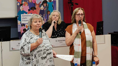 Orga-Team, Fachfrauen und Moderatorinnen: Dr. Judith Kerschbaumer und Karin Schwendler von ver.di sowie Dr. Simone Real vom SoVD.